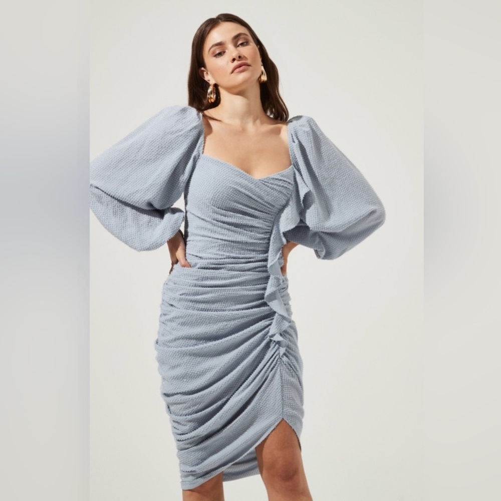 NWT ASTR the Label Long Sleeved Ruched Midi Dress in Blue